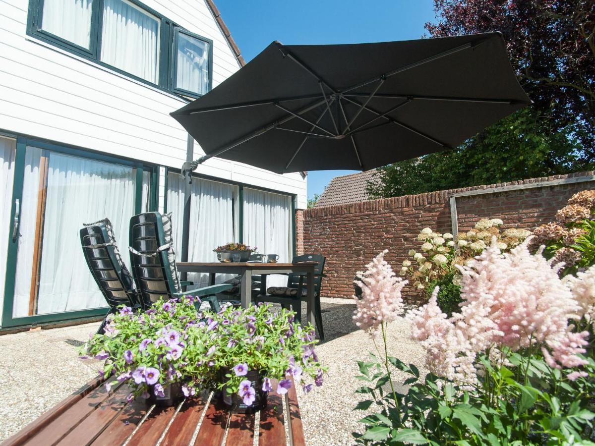 Attractive Holiday Home With Garden ノールトウェイケルハウト　 エクステリア 写真
